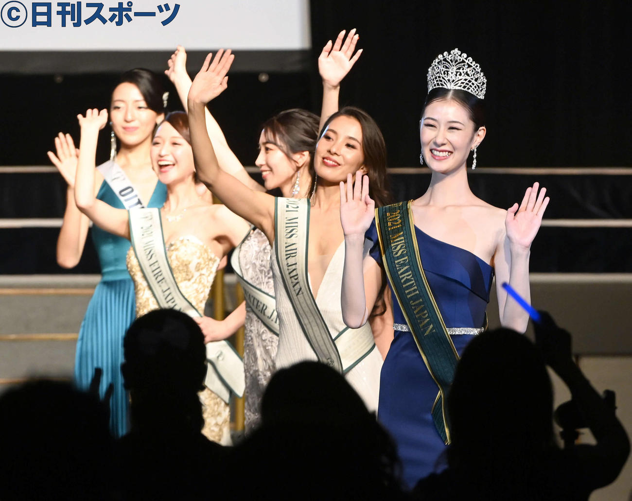 「ミス・アース・ジャパン2021」に輝いた吉田小夏さん（右）（撮影・たえ見朱実）