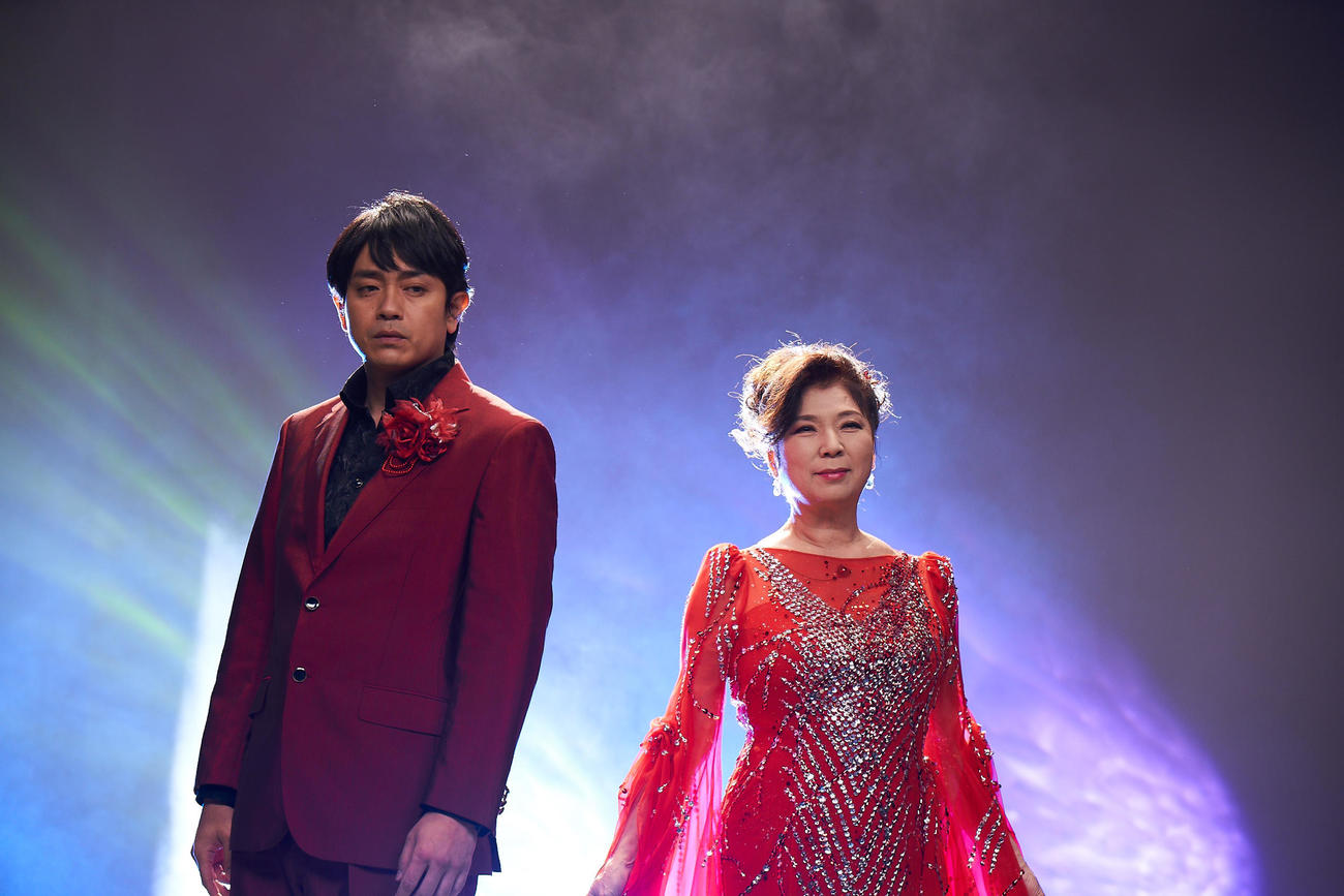 劇団EXILE総出演＆主演ドラマ「JAM－the drama－」での青柳翔（左）と八代亜紀