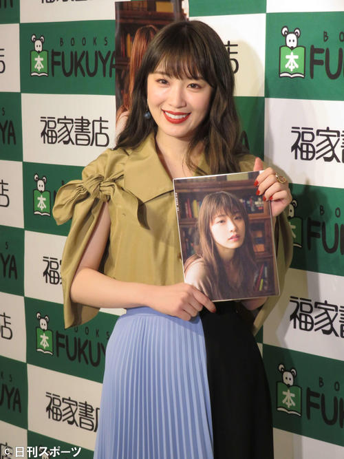 19年2月　写真集発売記念イベントに出席した高山一実