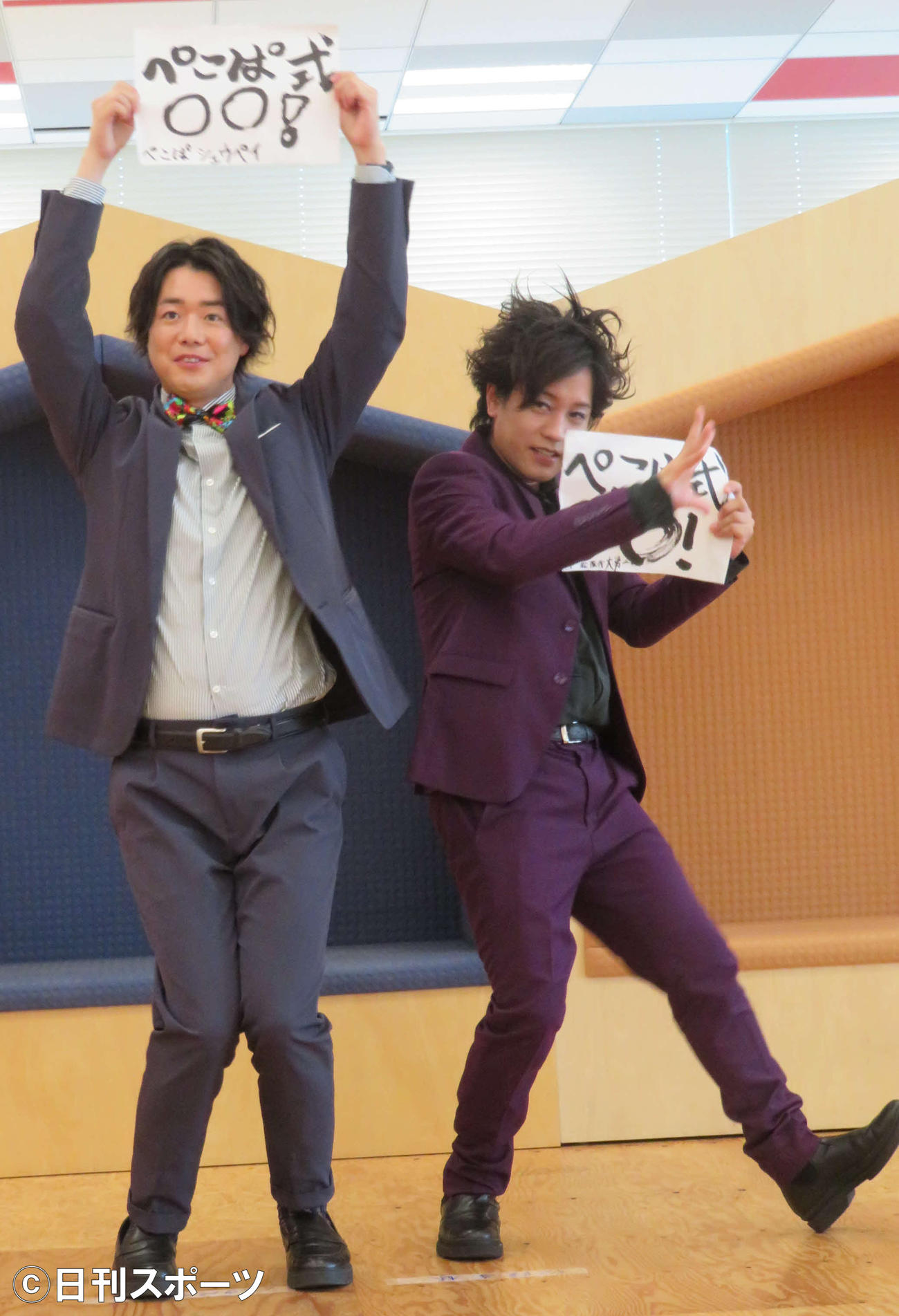 「GYAO！」の新番組「ぺこぱ式○○！」合同取材会を開いた、ぺこぱのシュウペイ（左）と松陰寺太勇（撮影・村上幸将）