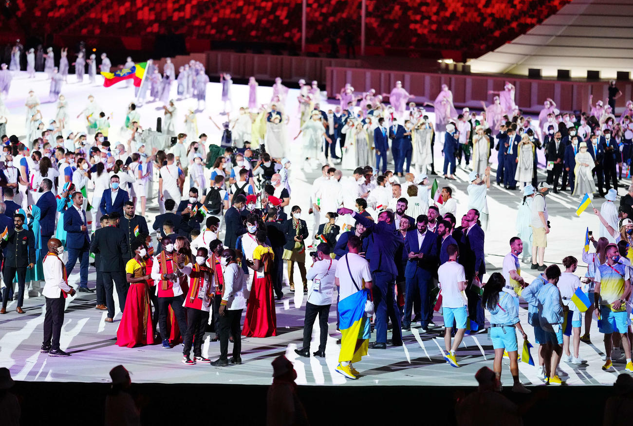 東京五輪開会式に臨む各国の選手団（撮影・江口和貴）