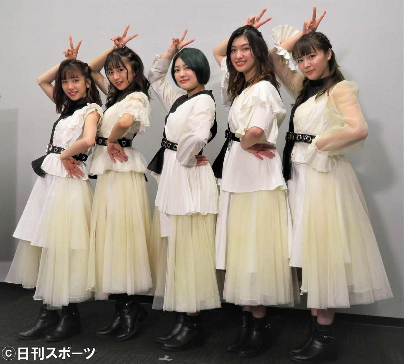Dance Dance Dance　＠　YOKOHAMA 2021「横浜ダンスパラダイス」に登壇した私立恵比寿中学メンバー左から真山りか、星名美怜、柏木ひなた、小林歌穂、中山莉子（撮影・三須佳夏）