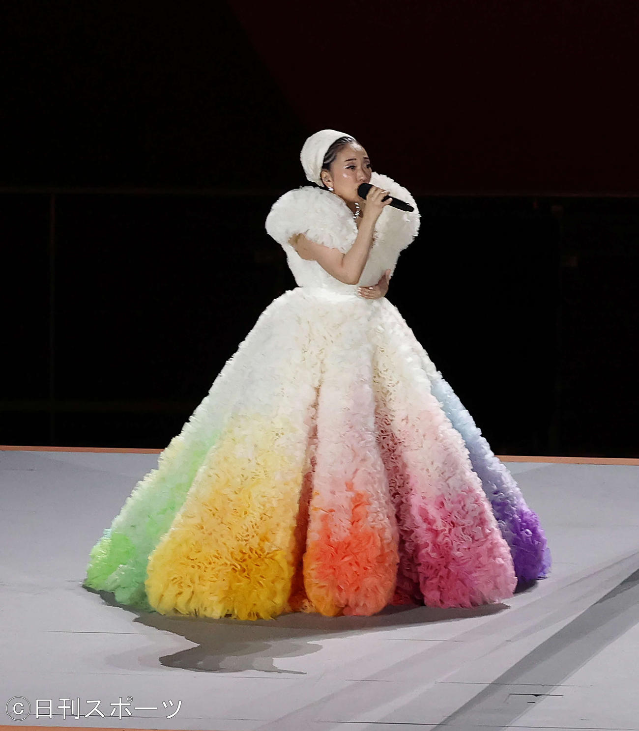 君が代を歌うMISIA（撮影・河野匠）