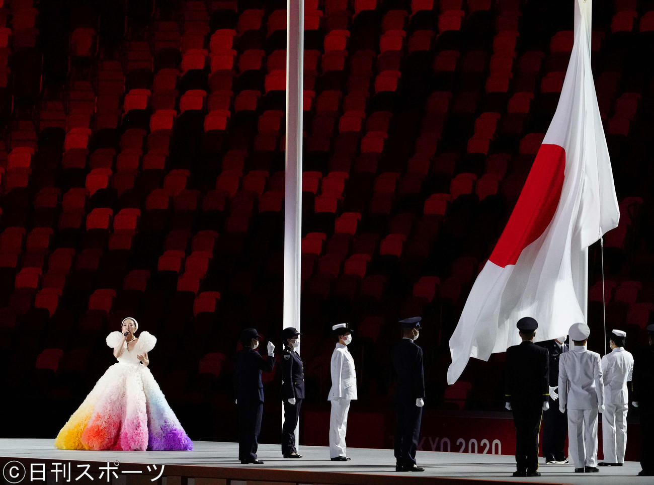 東京五輪開会式で君が代斉唱するMISIA（左端）（撮影・江口和貴）