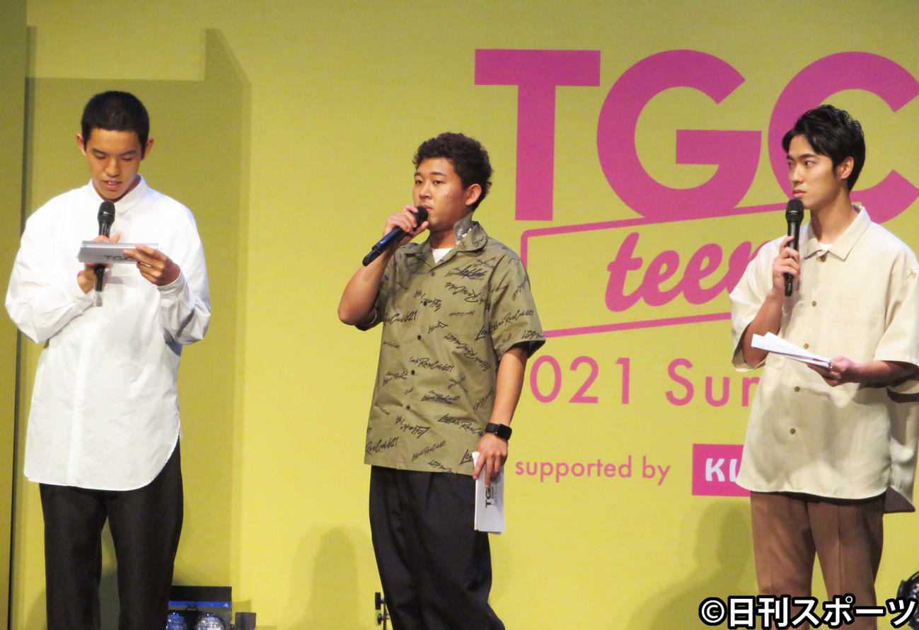 「TGC　teen　2021　Summer　supported　by　KIREIMO」でMCを務めた四千頭身の左から都築拓紀、後藤拓実、石橋遼大（撮影・三須佳夏）