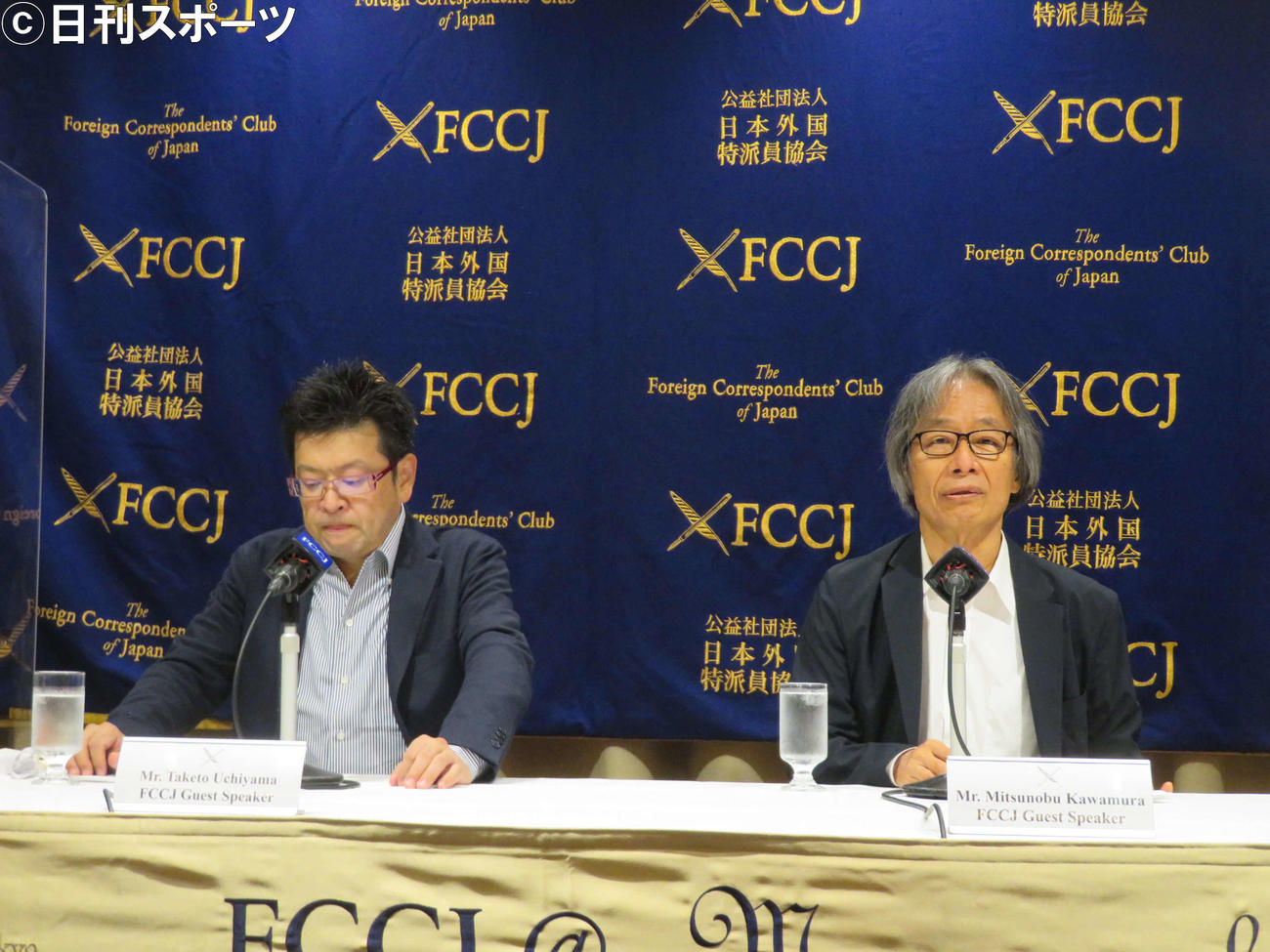 日本外国特派員協会で会見を開いた映画「パンケーキを毒見する」の内山雄人監督（左）と河村光庸エグゼクティブプロデューサー（撮影・村上幸将）