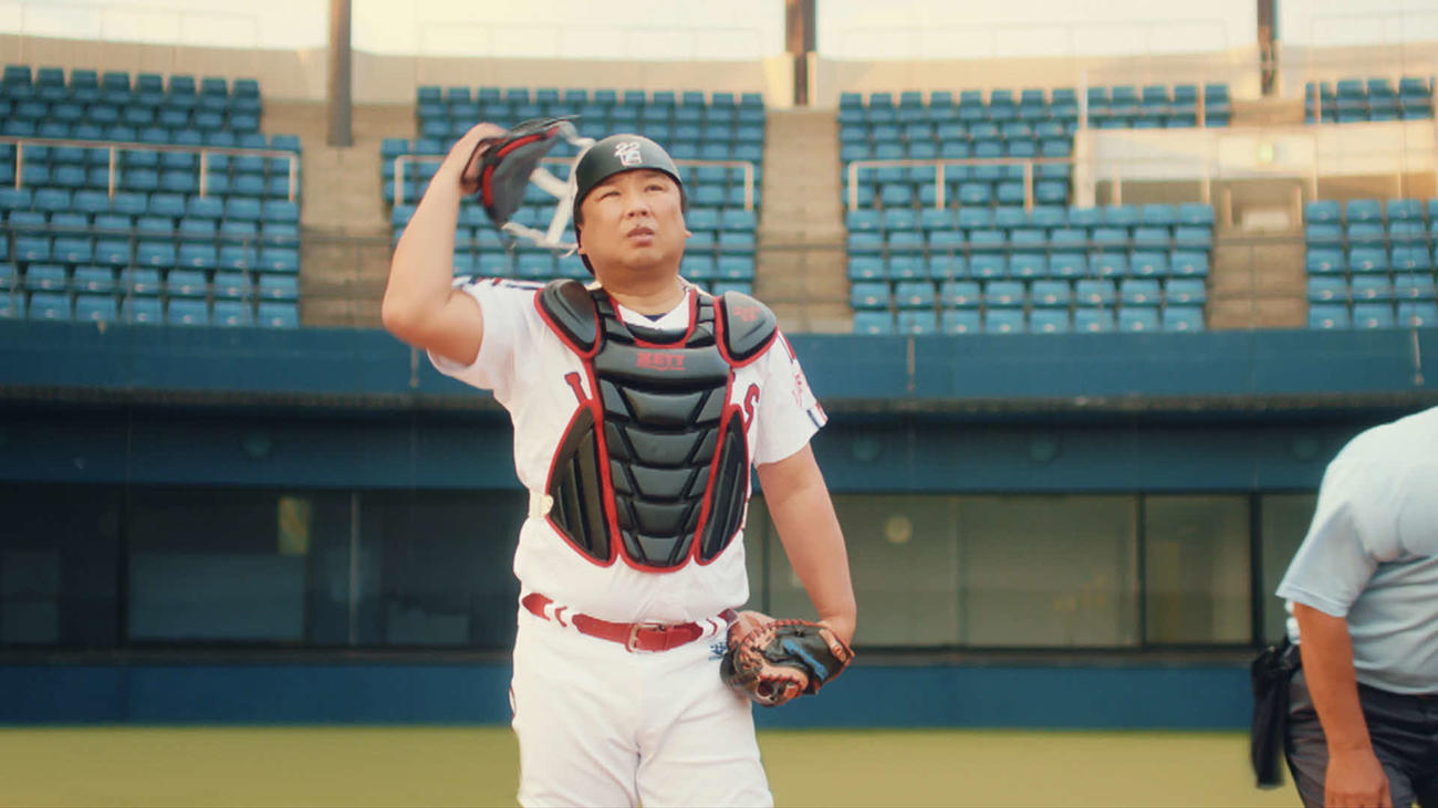 8月11日放送のテレビ東京系ドラマ「八月は夜のバッティングセンターで。」に出演する里崎智也氏（C）「八月は夜のバッティングセンターで。」製作委員会