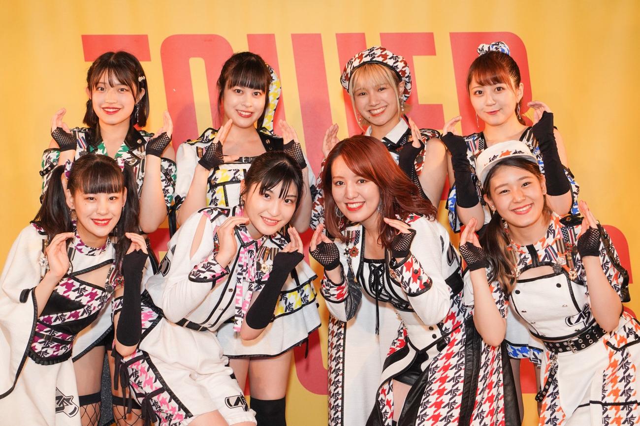 新シングル「一歩目のYES！／宣戦　Brand New World！」のリリース記念イベントを行った　アイドルグループ、アップアップガールズ（仮）