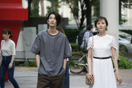 比嘉愛未 推しの王子様 第４話４ ４ 航は初給料を全額引き出すも ドラマ写真ニュース 日刊スポーツ