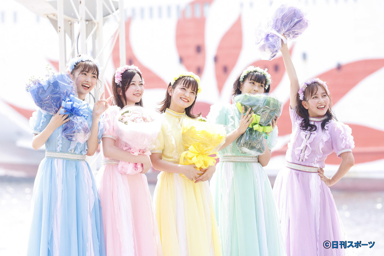 最後のライブを行った（左から）春名真依、彩木咲良、清井咲希、根岸可蓮、堀くるみ