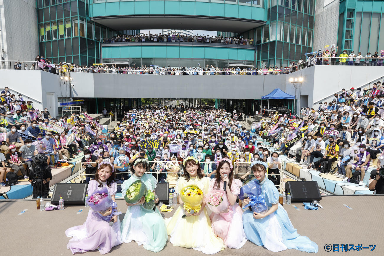 ラスト・ライブを行った（左から）堀くるみ、根岸可蓮、清井咲希、彩木咲良、春名真依