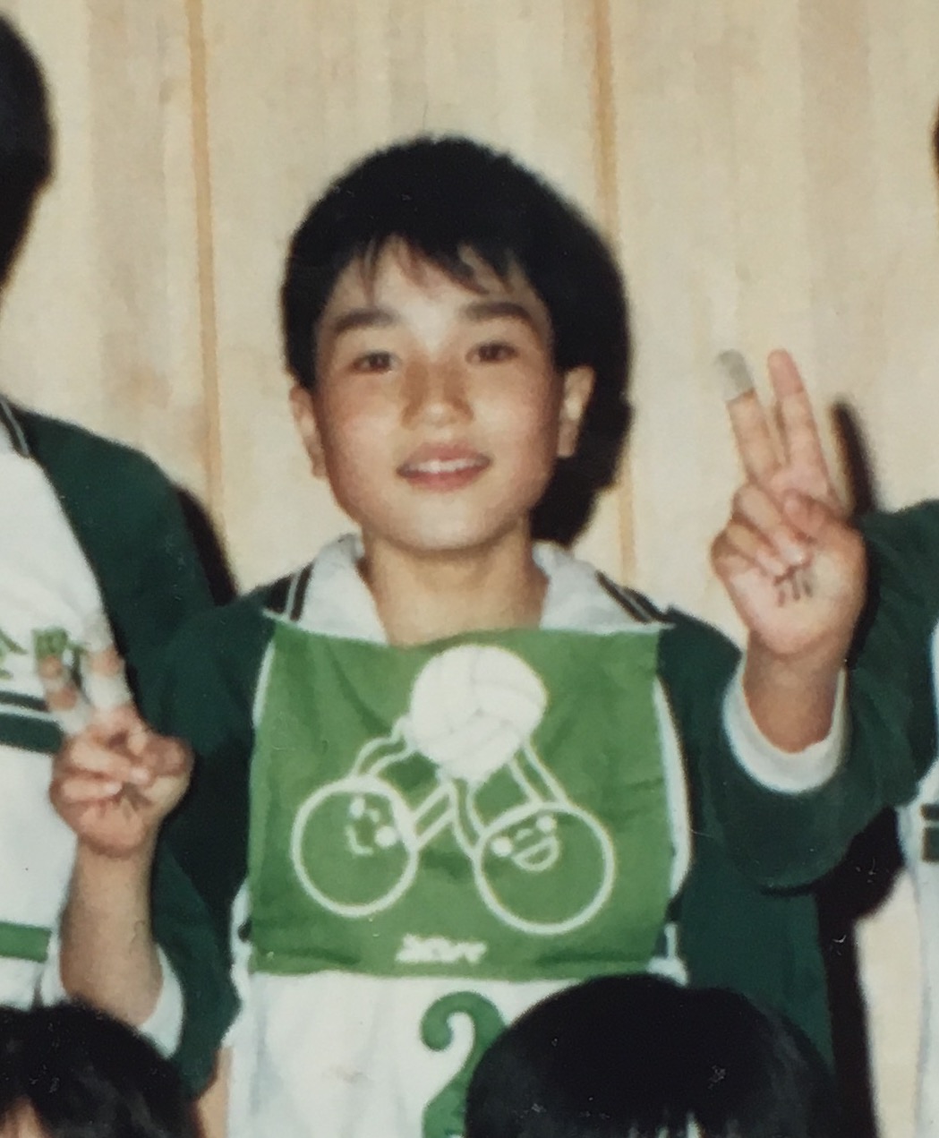 小学校のバレーボールチーム時代の平野ノラ