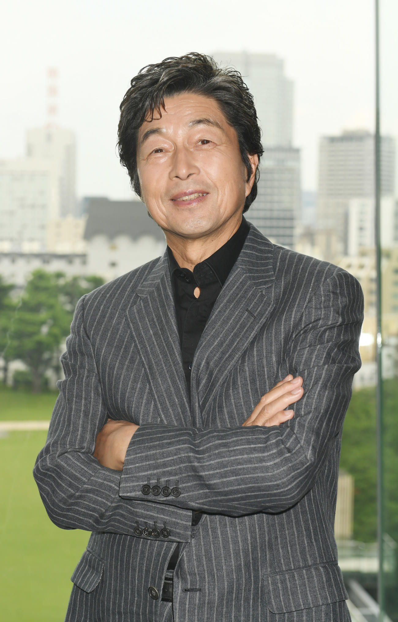 フルオーケストラで全国ツアーを開催する中村雅俊は、抱負を熱く語った（撮影・酒井清司）