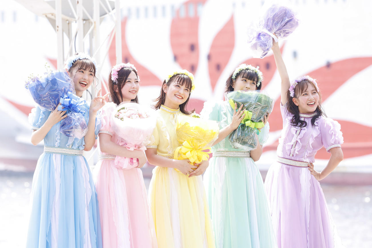 最後のライブを行った（左から）春名真依、彩木咲良、清井咲希、根岸可蓮、堀くるみ
