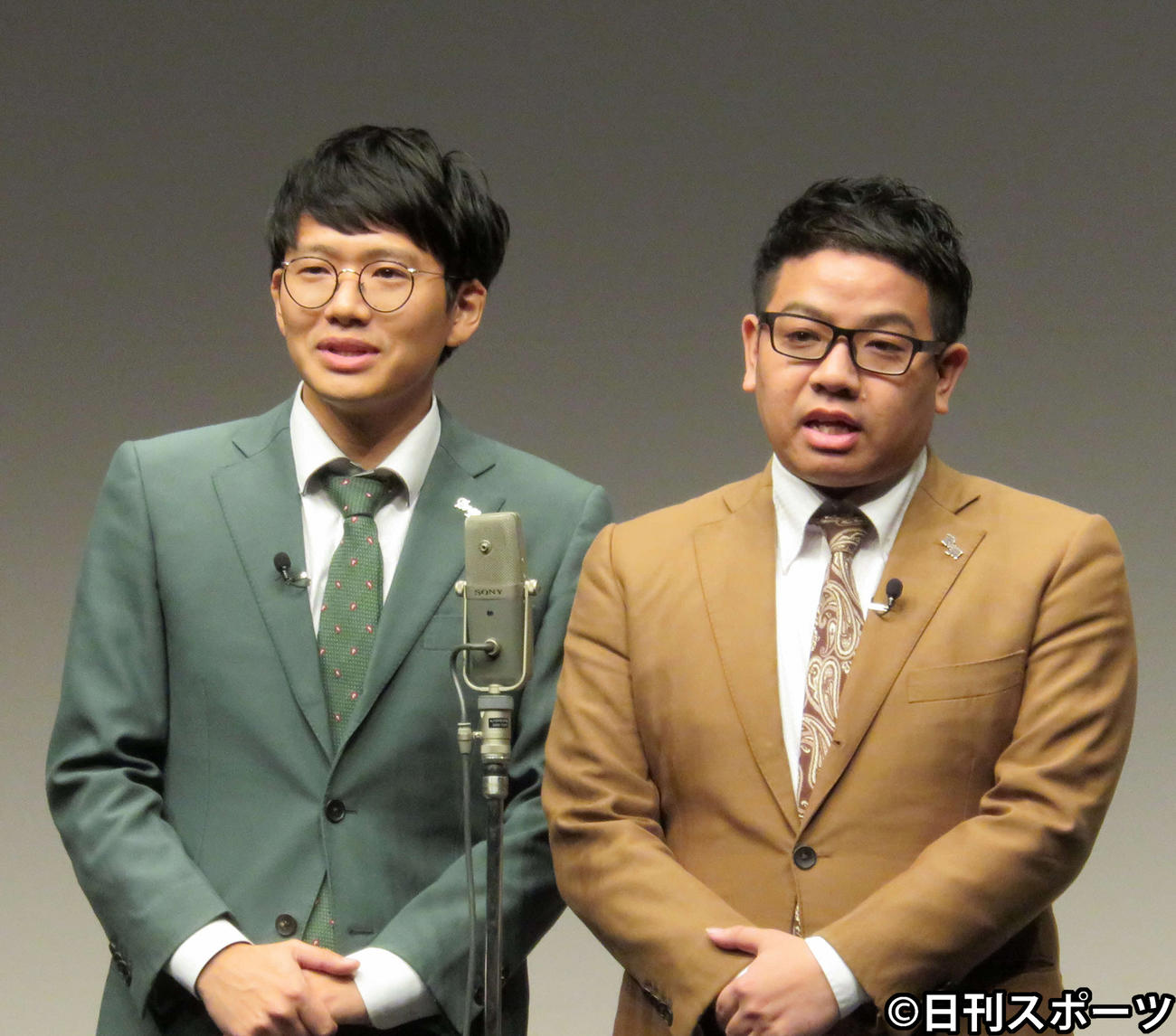 ミキの亜生（左）と昴生（2018年12月14日撮影）