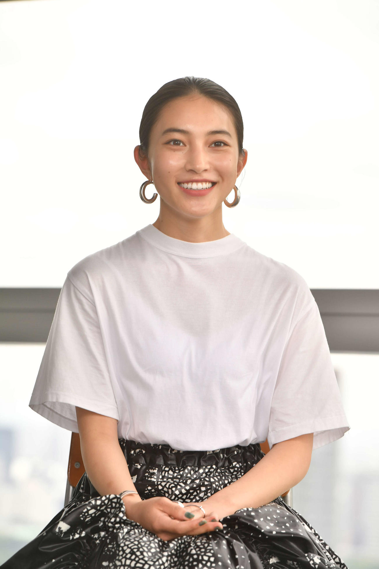 笑顔の久保田紗友（2021年6月）