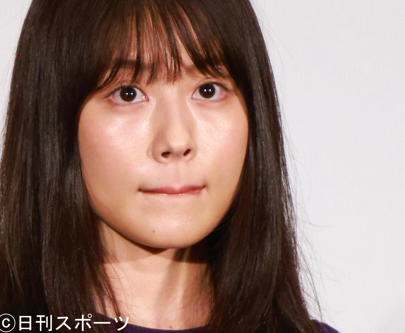 映画「映画　太陽の子」公開初日舞台あいさつをする有村架純は、三浦春馬さんについて多くは語らなかったが一瞬唇をぐっとかみ悲しみを堪えた様に見えた（撮影・中島郁夫）