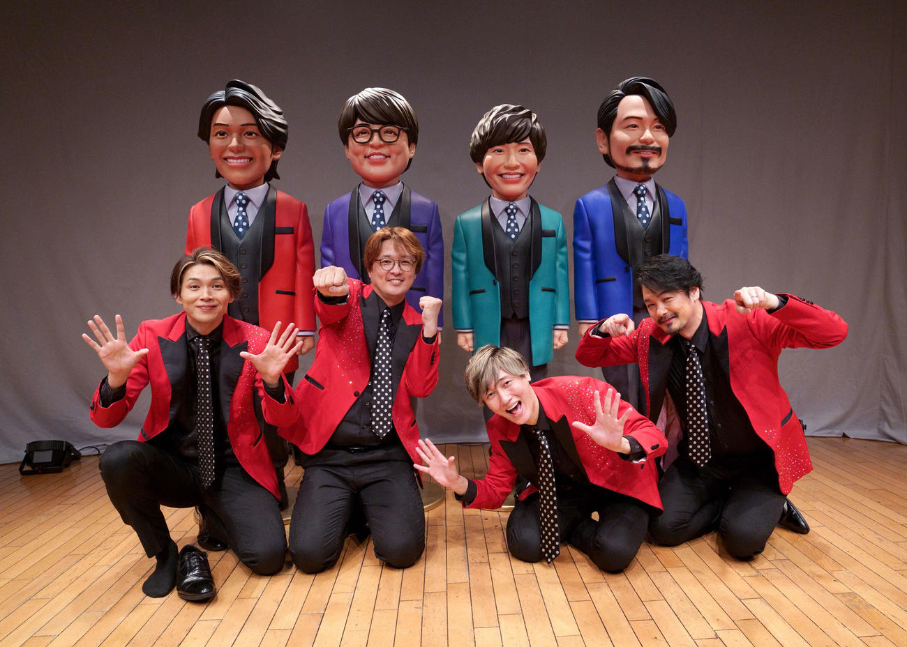 有料生配信イベントを行った純烈