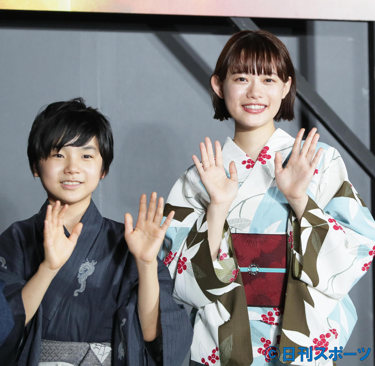 笑顔を見せる寺田心（左）と杉咲花（撮影・足立雅史）