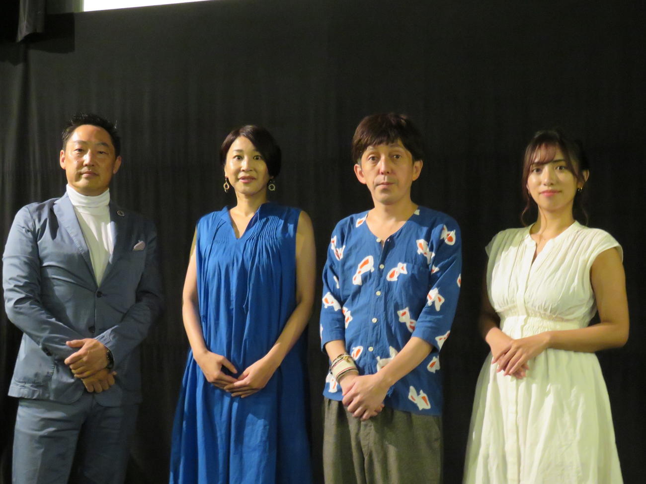 公開中の映画「ある家族」のトークショーに出席した（左から）井内徳次プロデューサー、ちかまろ、小堀裕之、高梨瑞樹