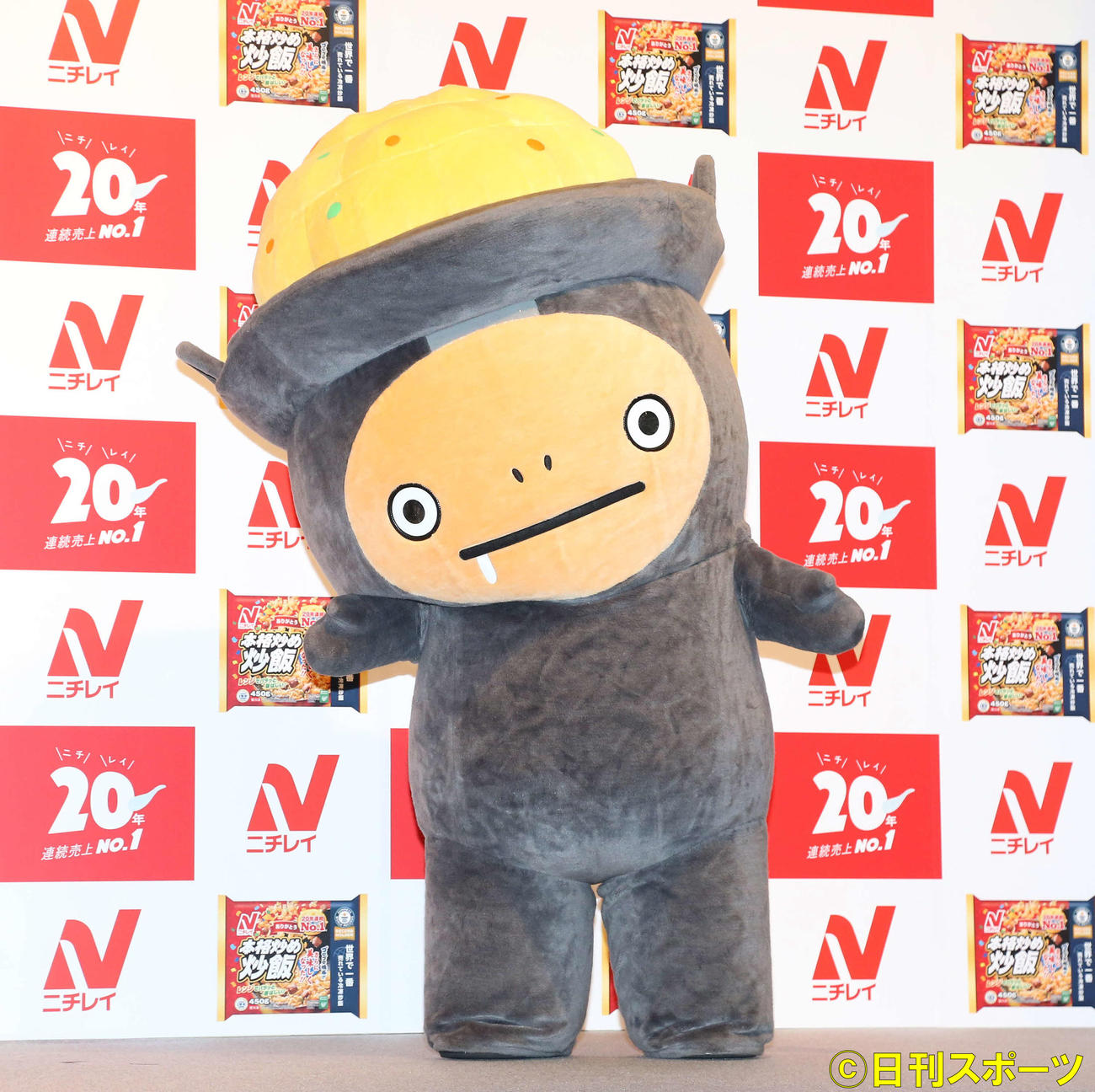 ニチレイ本格炒め炒飯応援キャラクターのイタメくん（撮影・丹羽敏通）