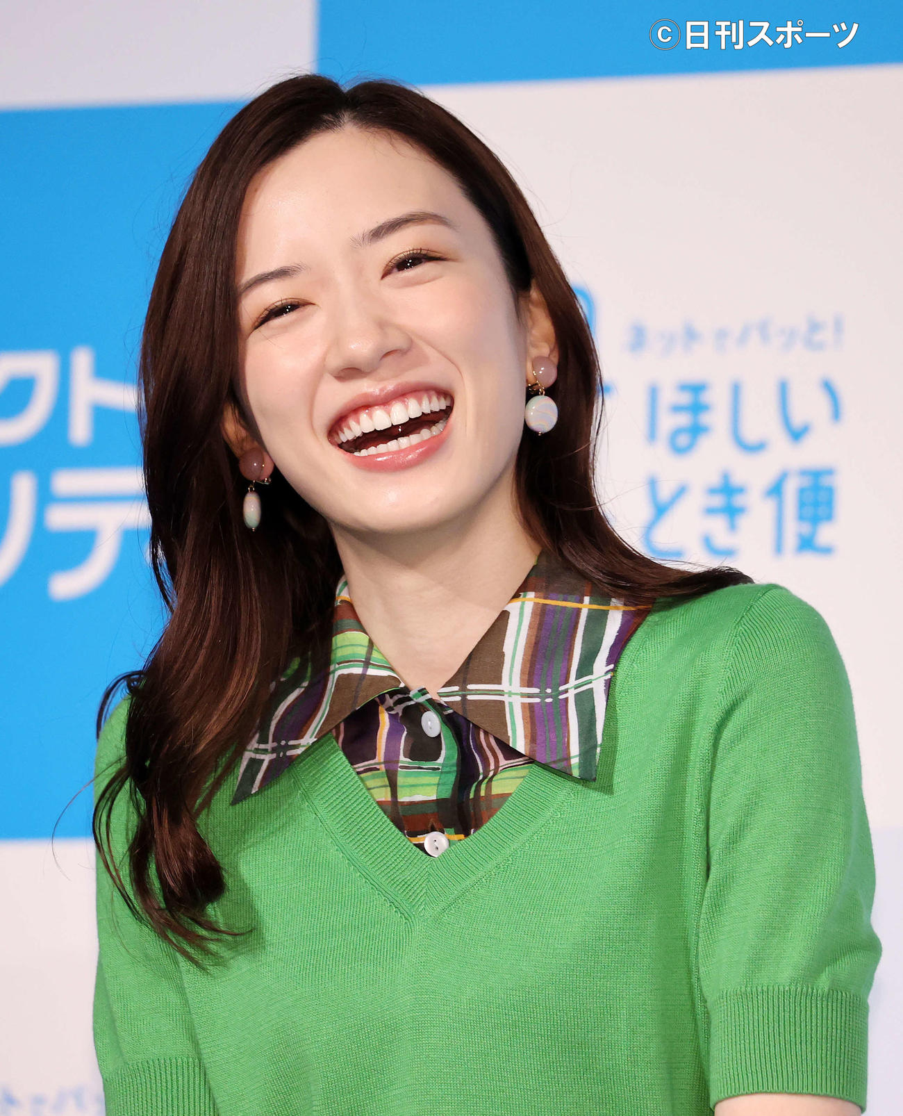 登壇し笑顔を見せる永野芽郁（撮影・鈴木正人）