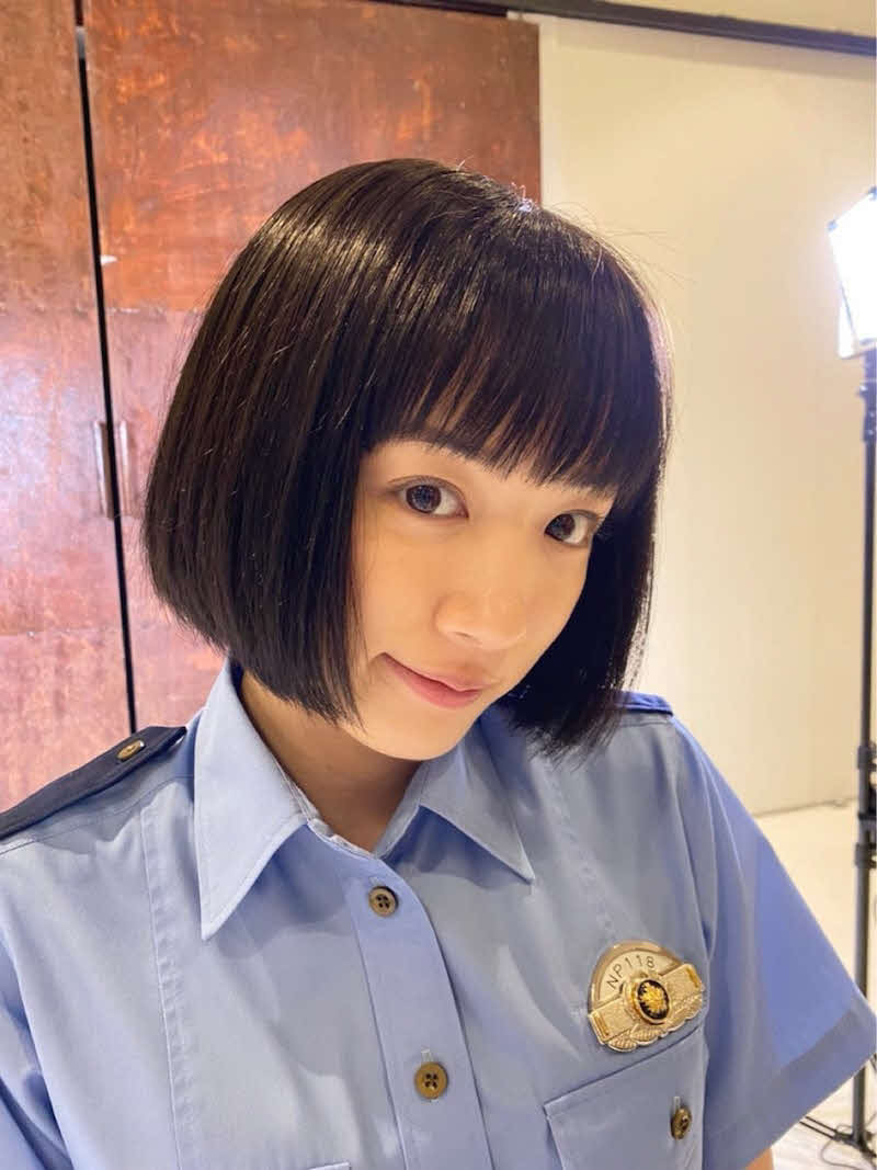 カメラ目線の永野芽郁（「ハコヅメ～たたかう！交番女子～」アメーバオフィシャルブログから）