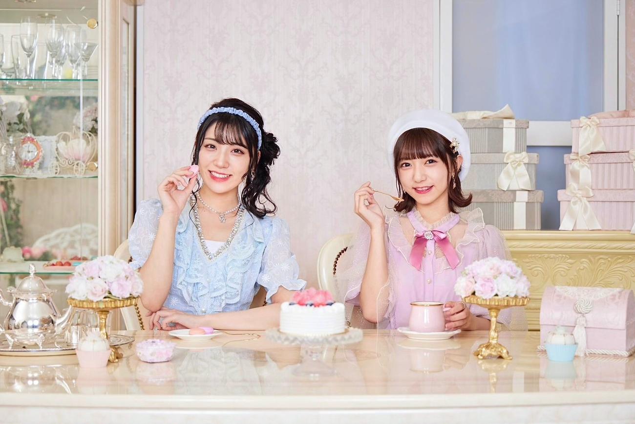 新アイドルグループ「iSPY」を結成する藤田みゆ（左）と萩田ここ