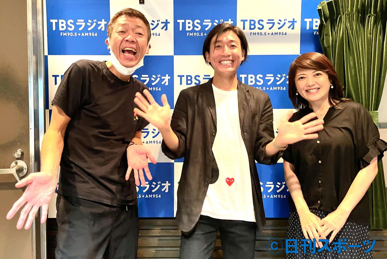 TBSラジオ「金曜たまむすび」に出演した、左から玉袋筋太郎、生島翔、外山惠理アナウンサー