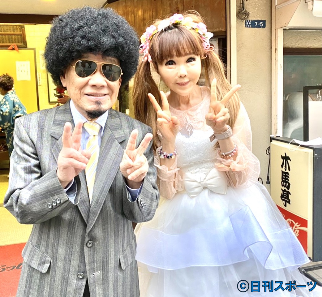 「松鶴家千とせとシャバダバダ」に出演する松鶴家千とせ（左）と恵中瞳