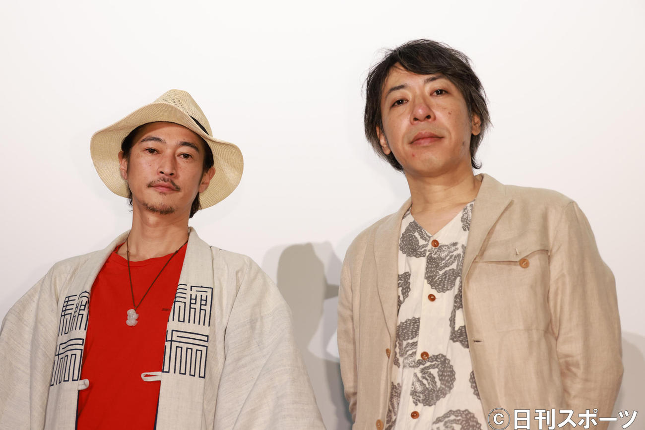 映画「全員切腹」の舞台あいさつを行った窪塚洋介（左）と豊田利晃監督（撮影・中島郁夫）