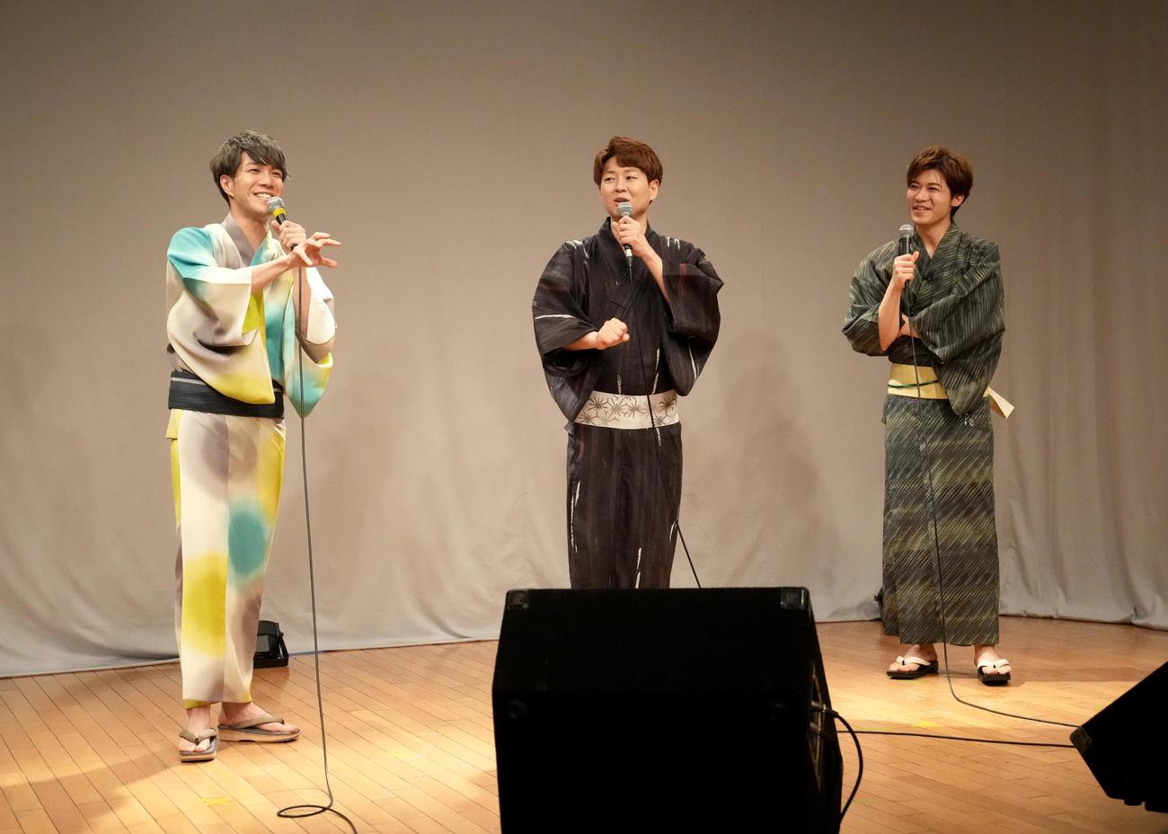 生配信コンサートを行った、左から中澤卓也、パク・ジュニョン、新浜レオン