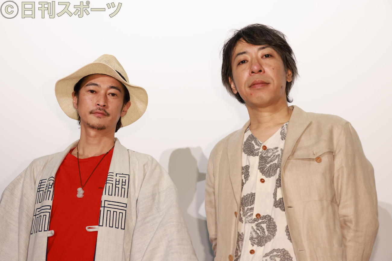 映画「全員切腹」の舞台あいさつを行った窪塚洋介（左）と豊田利晃監督（撮影・中島郁夫）
