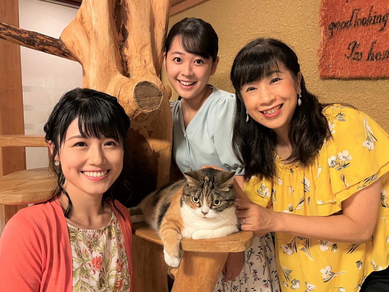 左から中島めぐみアナウンサー、谷元星奈アナウンサー、関純子アナウンサー（カンテレ提供）