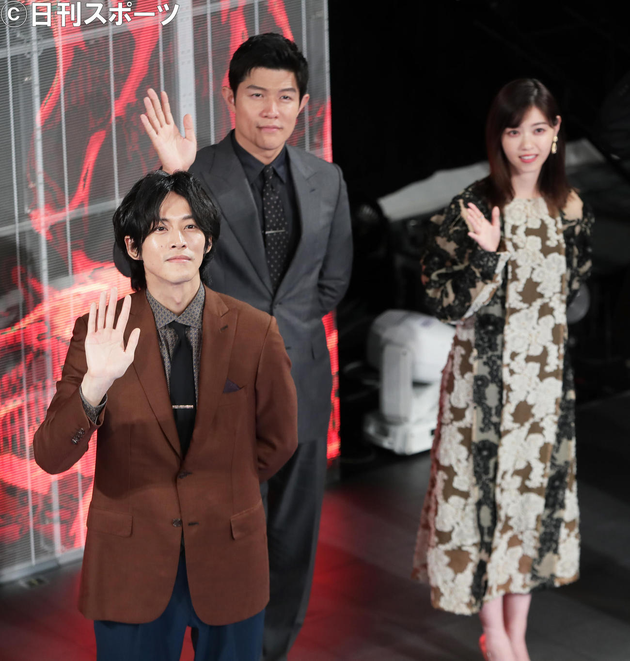 映画「孤狼の血　LEVEL2」完成披露イベントを行った、左から松坂桃李、鈴木亮平、西野七瀬（2021年7月20日撮影）