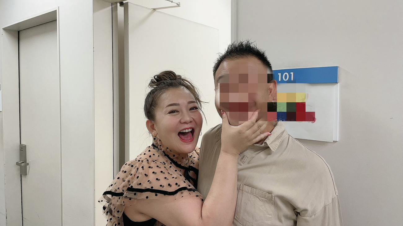 誕生日に結婚した男性とのツーショットを公開した華原朋美