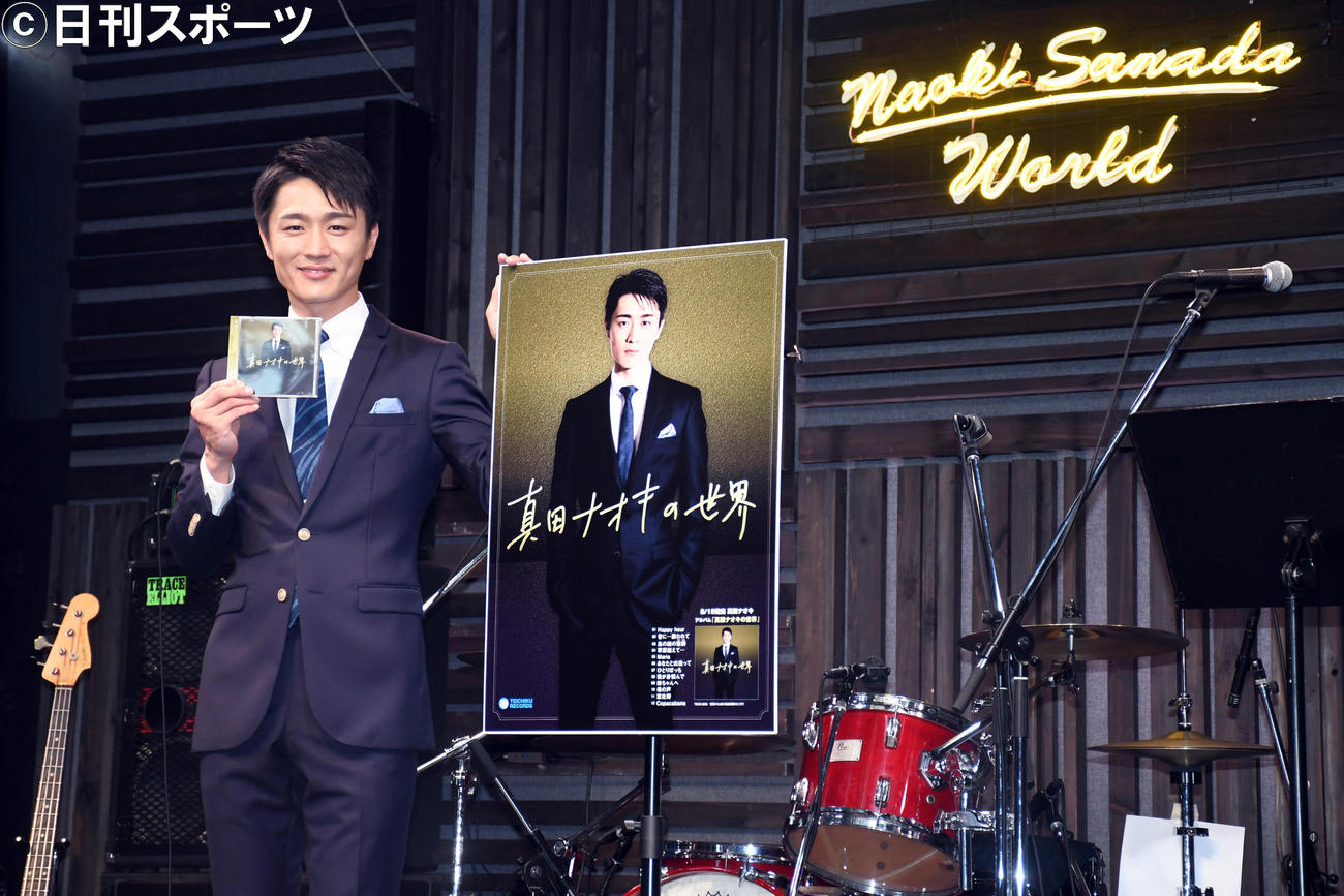 初のオリジナルアルバム「真田ナオキの世界」発売記念のオンラインライブを行った真田ナオキ（撮影・大友陽平）