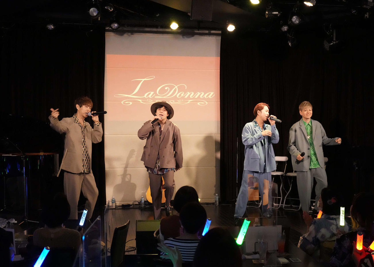 新曲「Life is Beautiful」の発売記念ライブを行った左からLASTFIRSTのGACKY、YOUSUKE、OSA、ATSUSHI