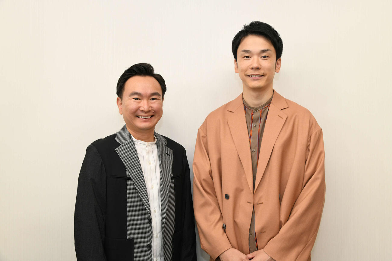 今秋スタートのテレビ朝日系バラエティー番組「ウラ撮れちゃいました」（木曜午後7時）でゴールデン帯初MCを務めることが決まったお笑いコンビかまいたちの濱家隆一（右）と山内健司