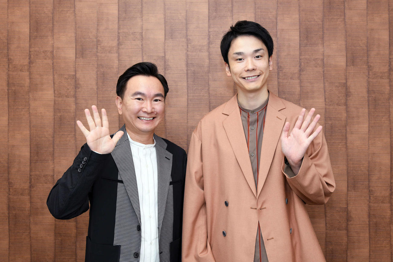 今秋スタートのテレビ朝日系バラエティー番組「ウラ撮れちゃいました」（木曜午後7時）でゴールデン帯初MCを務めることが決まったお笑いコンビかまいたちの濱家隆一（右）と山内健司