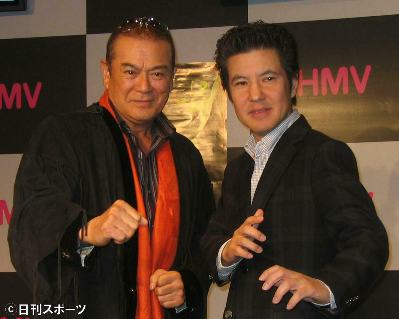千葉真一（左）と関根勤（2006年11月）
