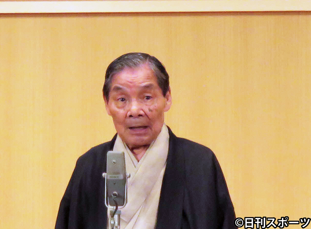 18年9月、1年2カ月ぶりに舞台へ出演した笑福亭仁鶴さん