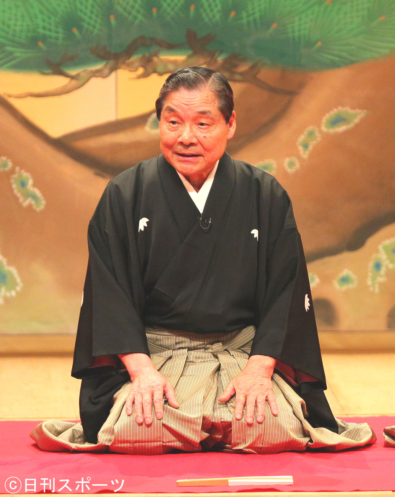 10年4月、第1回上方落語まつりinミナミの口上に臨む笑福亭仁鶴さん