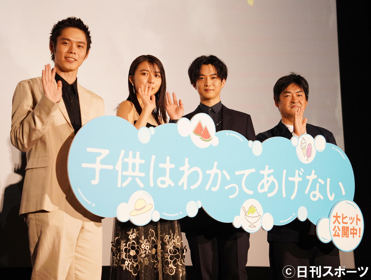 イベントに登壇した、左から細田佳央太、上白石萌歌、千葉雄大、沖田修一監督（撮影・佐藤勝亮）