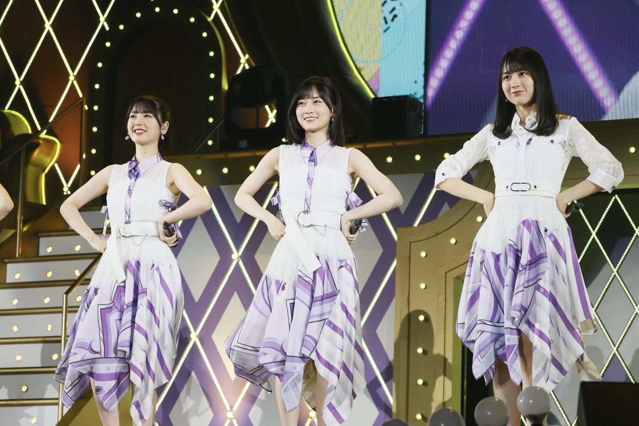 10周年メモリアル公演を開催した乃木坂46。左から筒井あやめ、山下美月、賀喜遥香