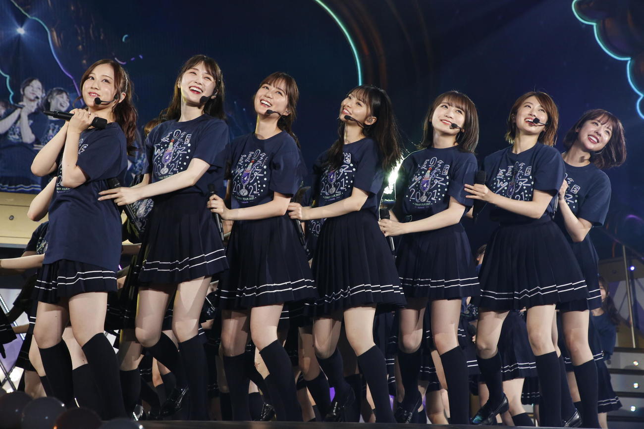 10周年メモリアル公演を開催した乃木坂46。左から星野みなみ、高山一実、生田絵梨花、齋藤飛鳥、秋元真夏、樋口日奈、和田まあや