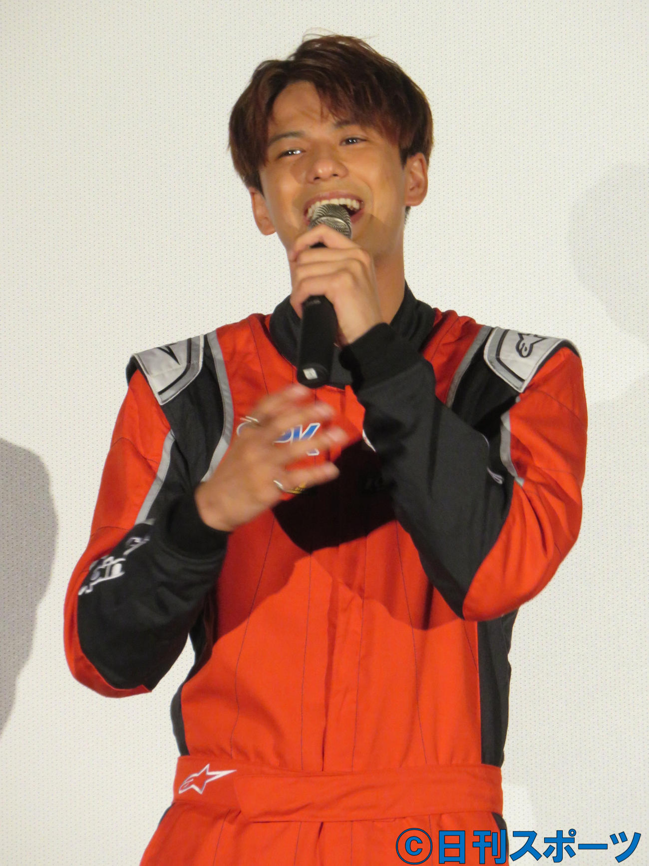 主演映画の舞台あいさつに立った森崎ウィン
