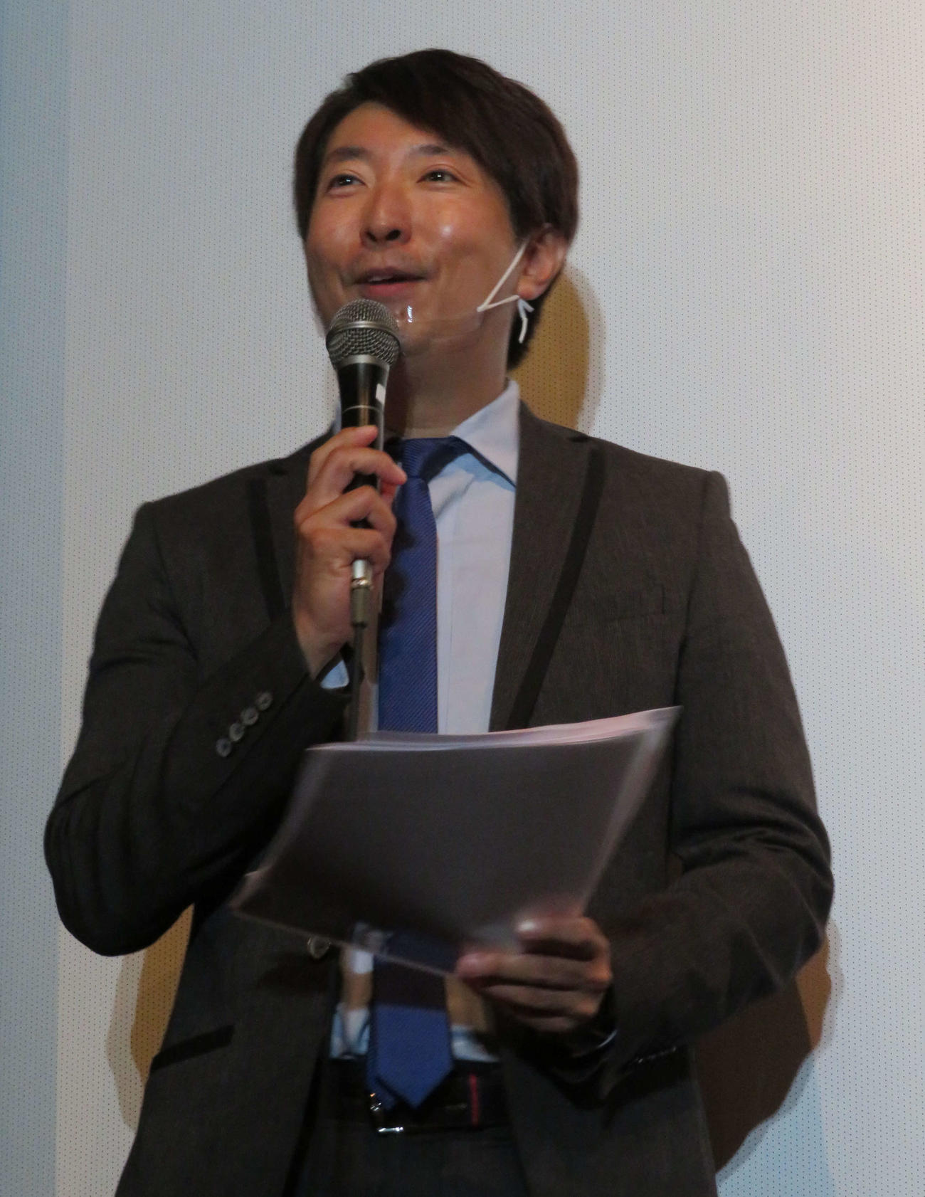 映画「遊星王子」（河崎実監督）の舞台あいさつにMCとして登壇した有村昆（撮影・三須佳夏）