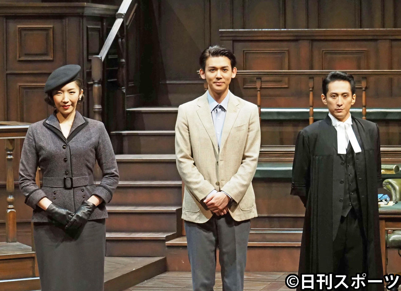 舞台「検察側の証人」取材会に出席した、左から瀬奈じゅん、小瀧望、成河（撮影・遠藤尚子）