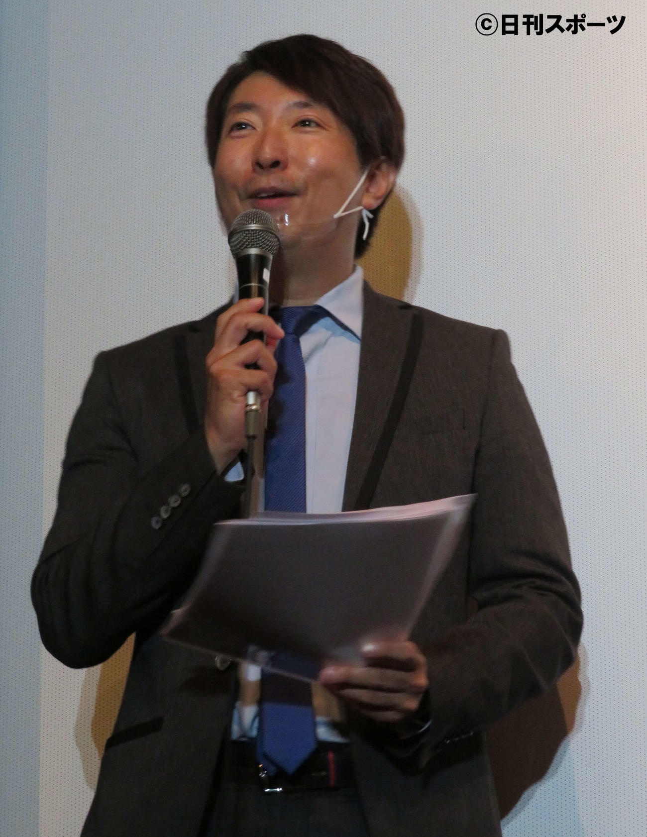 映画「遊星王子」の舞台あいさつにMCとして登壇した有村昆（撮影・三須佳夏）